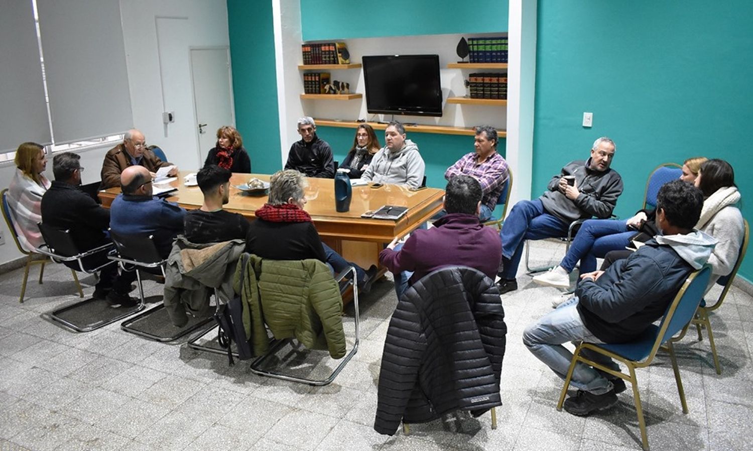 Roberto Álvarez analizó con su gabinete el impacto de la crisis y las medidas económicas en Tres Lomas