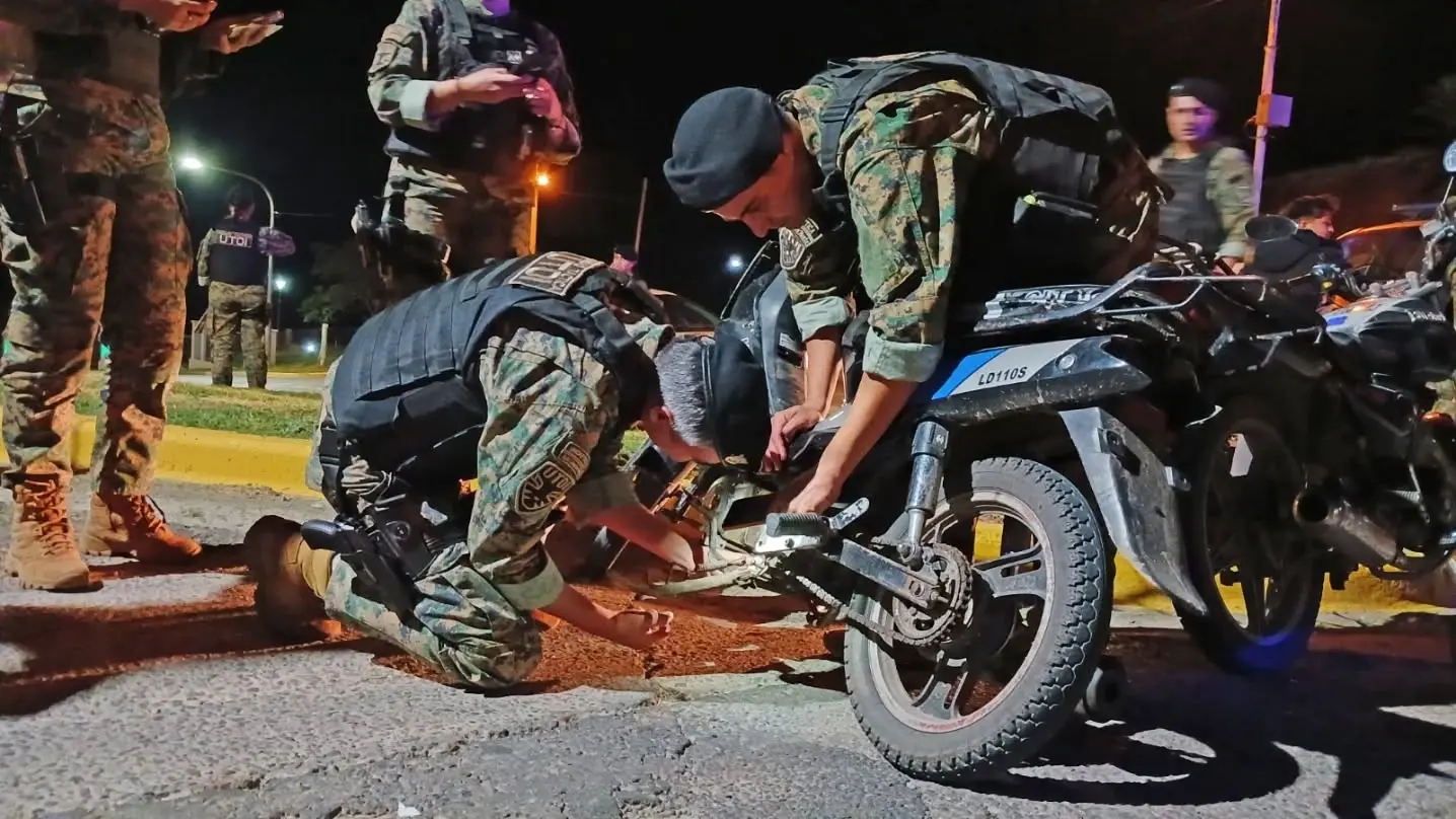 La policía quedaría facultada por el Juzgado de Faltas para realizar allanamientos en busca de motos infractoras.
