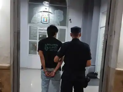 Detenido por agredir y hostigar a su expareja en plena vía pública