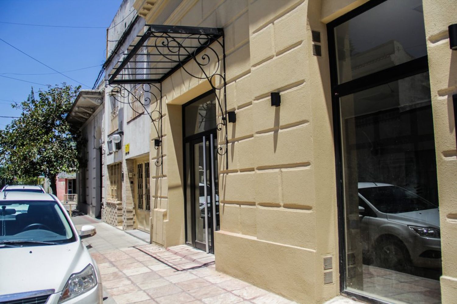 La fachada. Por ser patrimonio arquitectónico de la ciudad, el frente del edificio fue conservado