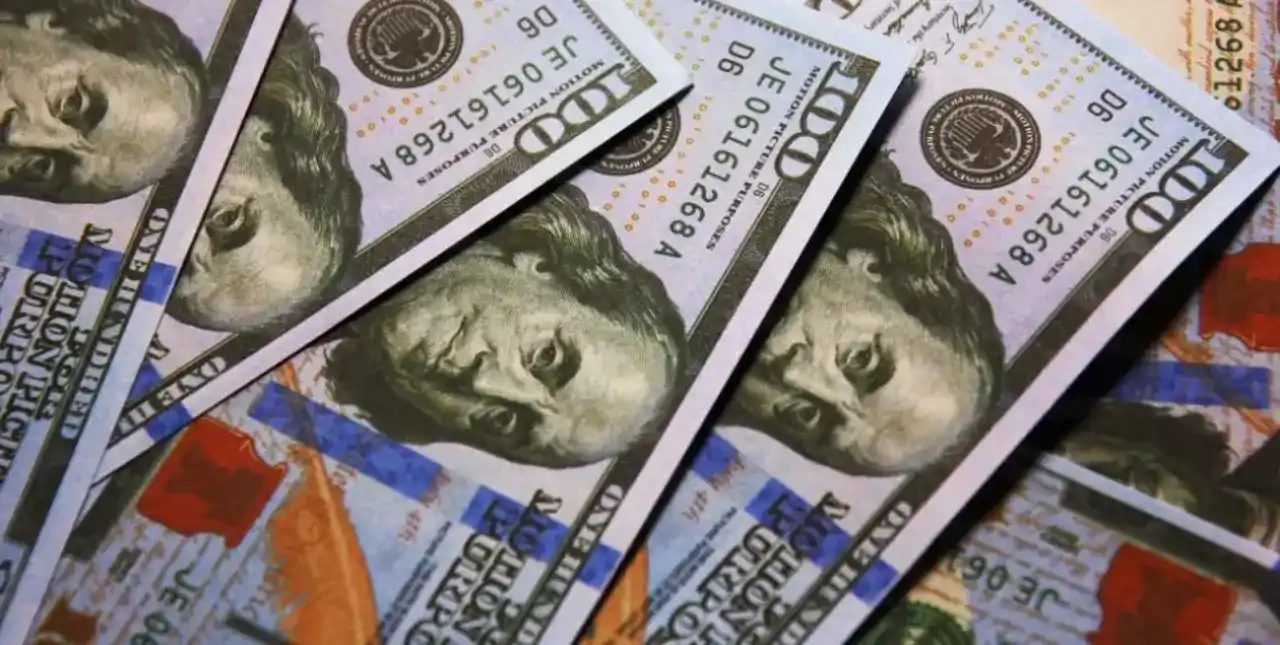El dólar blue perdió 70 pesos en su valor en la semana.