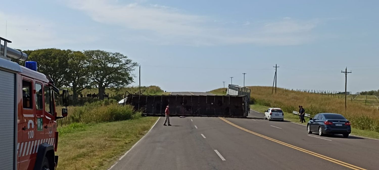 Vuelco de un camión en ruta 11