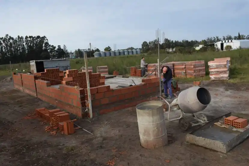 SAN CAYETANO: El municipio recibió fondos para continuar con varias obras