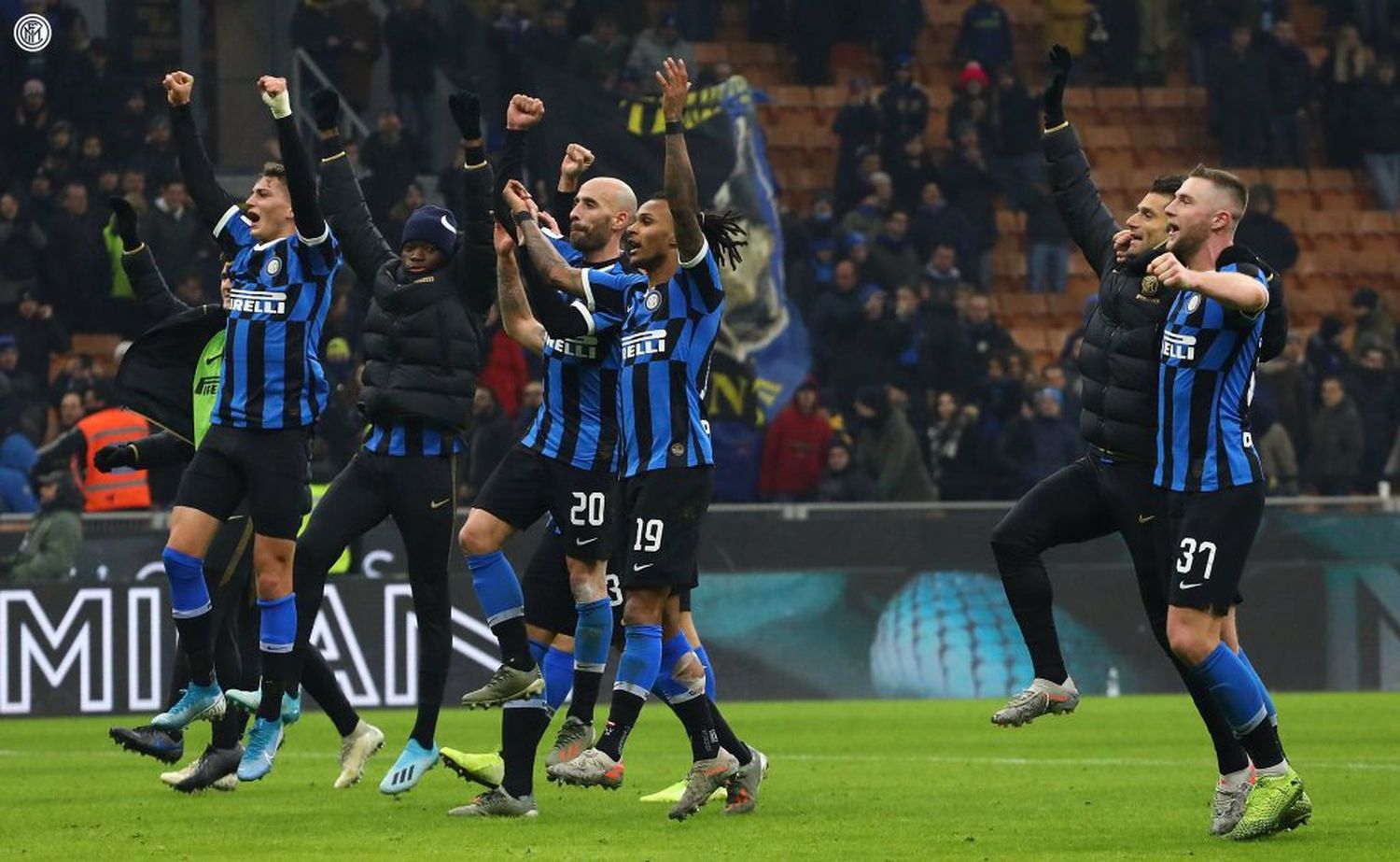 Inter goleó a Cagliari y avanzó a los cuartos