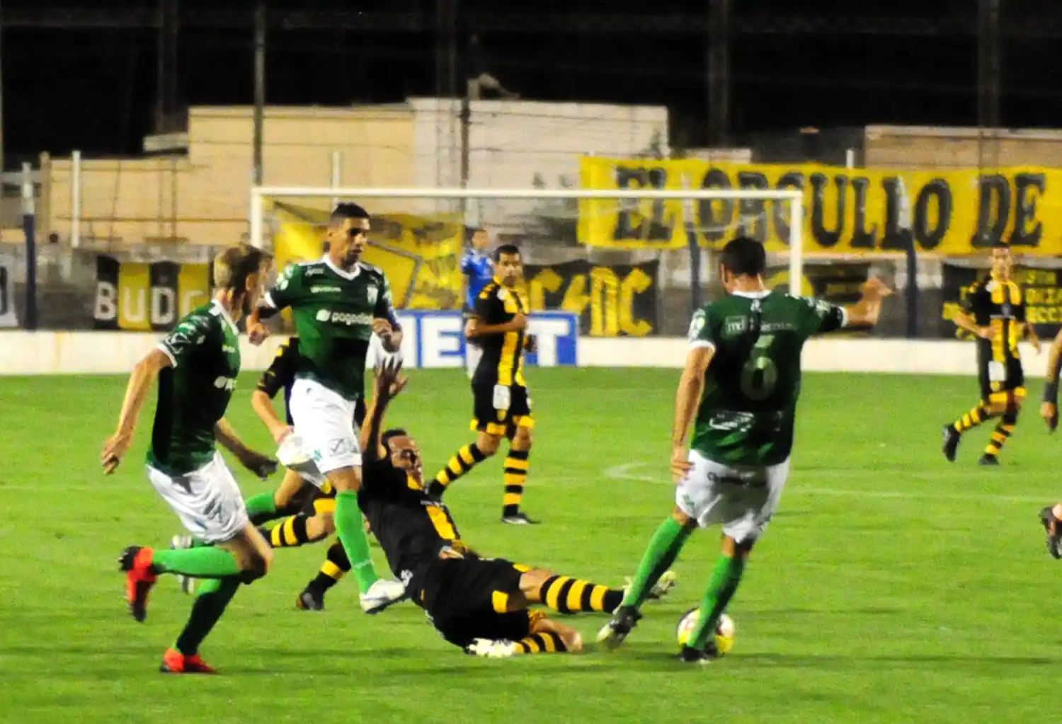 Santamarina reaccionó a tiempo para ganar