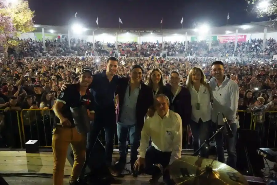Parte del equipo que hace posible el evento