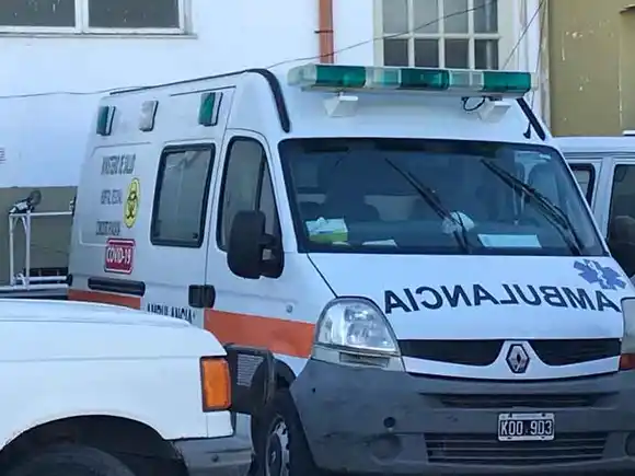 Un joven motociclista resultó herido tras impactar contra una vivienda