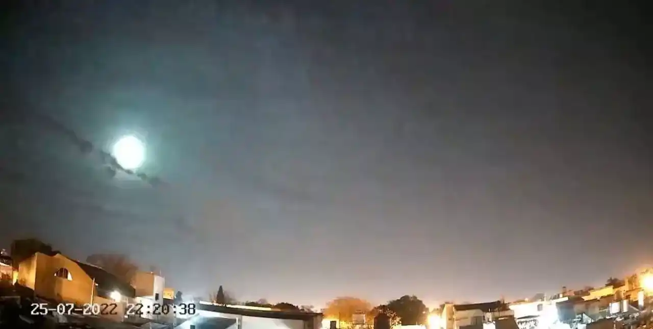 Video: un bólido fue captado por cámaras de Rosario y Uruguay 