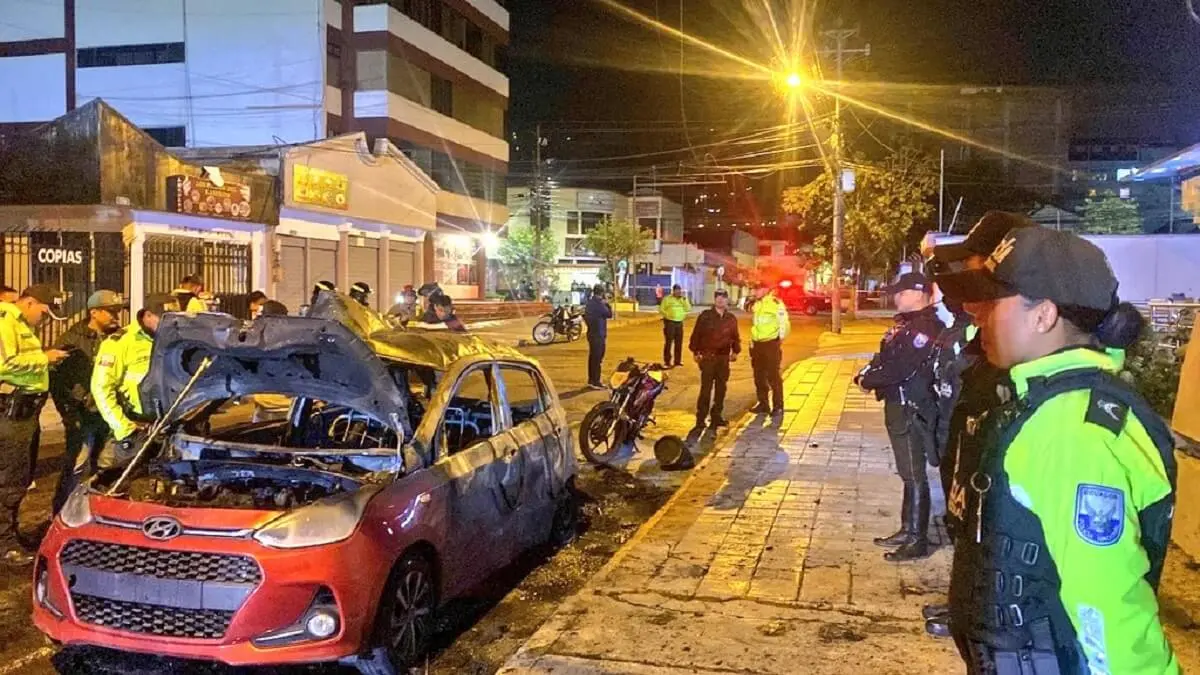 MADRUGADA VIOLENTA EN ECUADOR: estallan 2 coches bomba en Quito