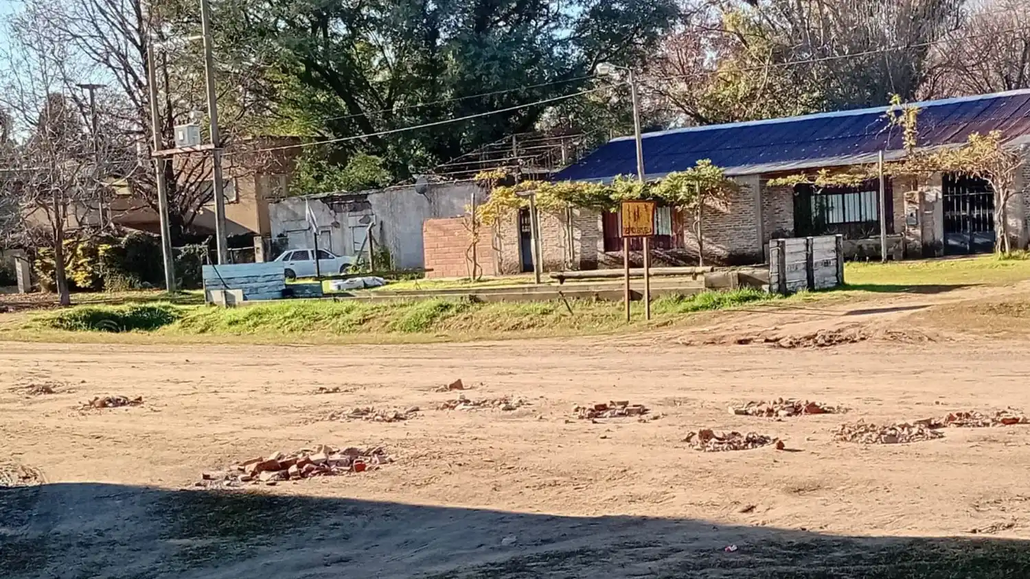 La Buena Moza vecinos bachean el camino - 2
