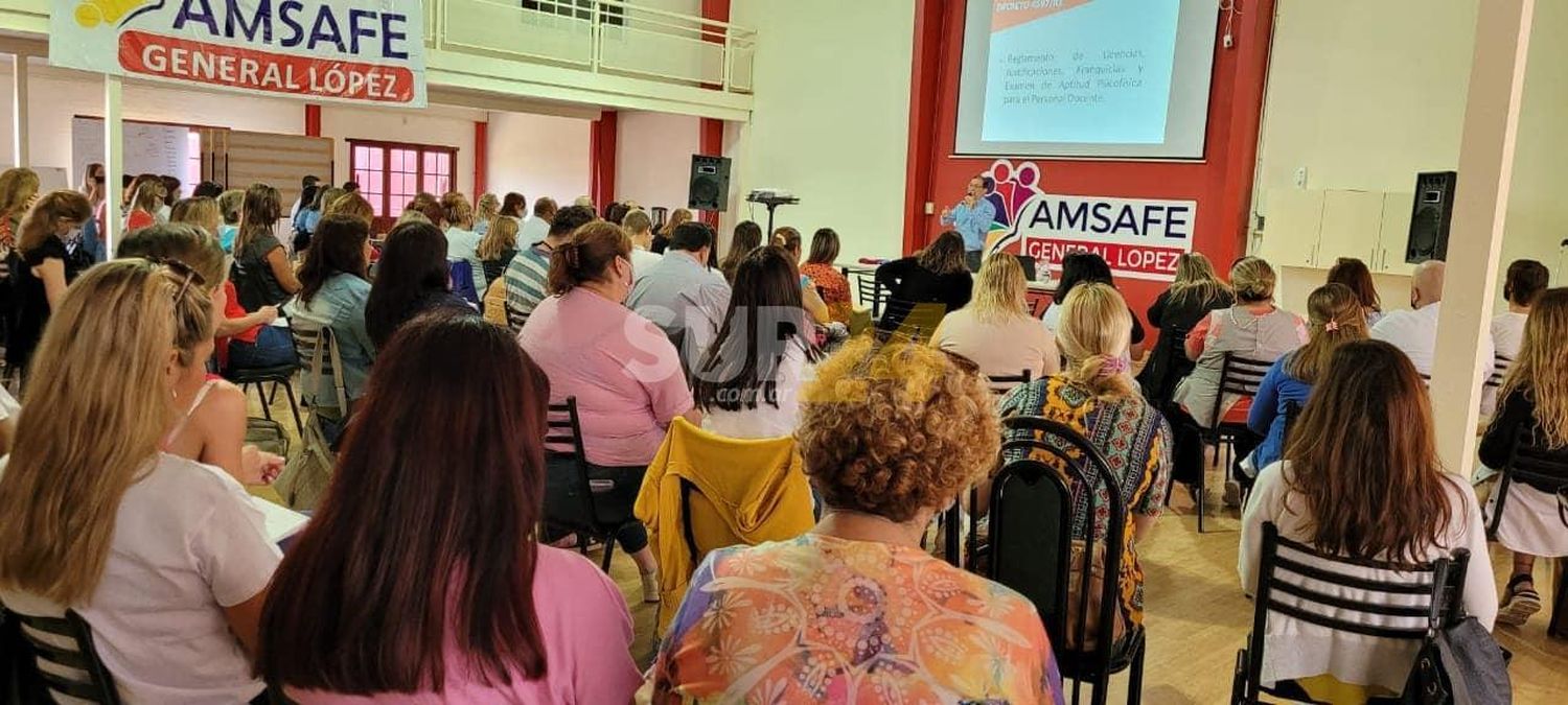 Docentes votan entre el rechazo y la aceptación “en disconformidad” de la oferta salarial