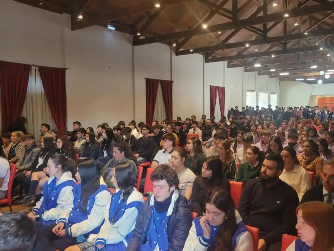 Brindaron una charla informativa sobre juicios por jurado a estudiantes secundarios