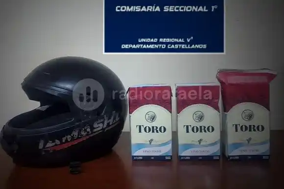 Por un par de cajas de “Toro”, huyó de la policía en una moto robada, chocó y terminó con lesiones graves