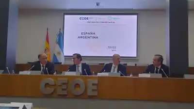 Sturzenegger: “Si te salís con la tuya en el Gabinete, te decapitan”