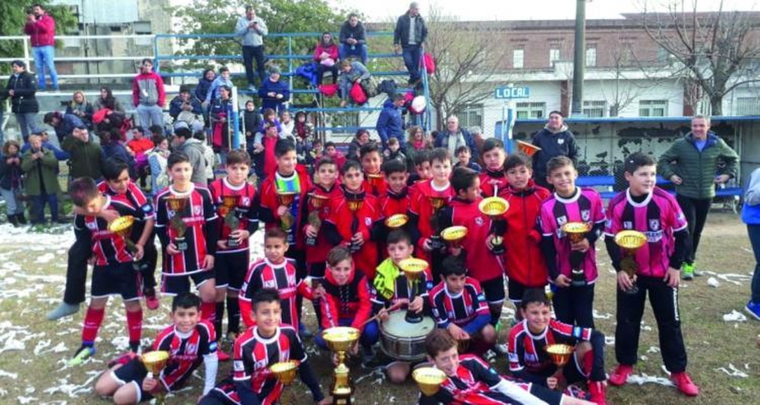 Los 44 preseleccionados por la Liga Infantil para el Provincial 2008 de San Nicolás