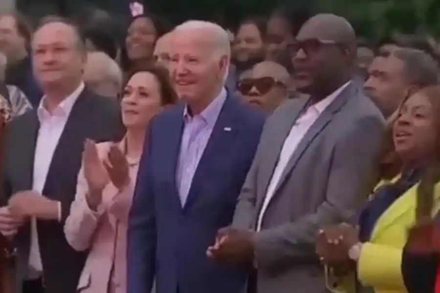 Joe Biden se quedó "congelado" durante un acto en la Casa Blanca