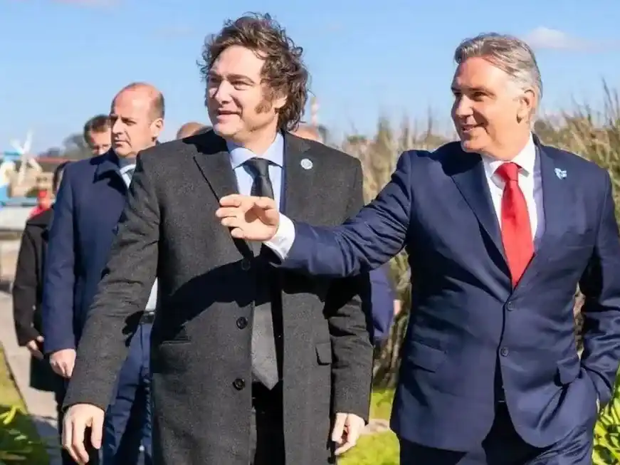 El presidente Javier Milei y el gobernador Martín Llaryora, en Córdoba, en la visita presidencial del 25 de mayo de 2024. Foto: La Voz