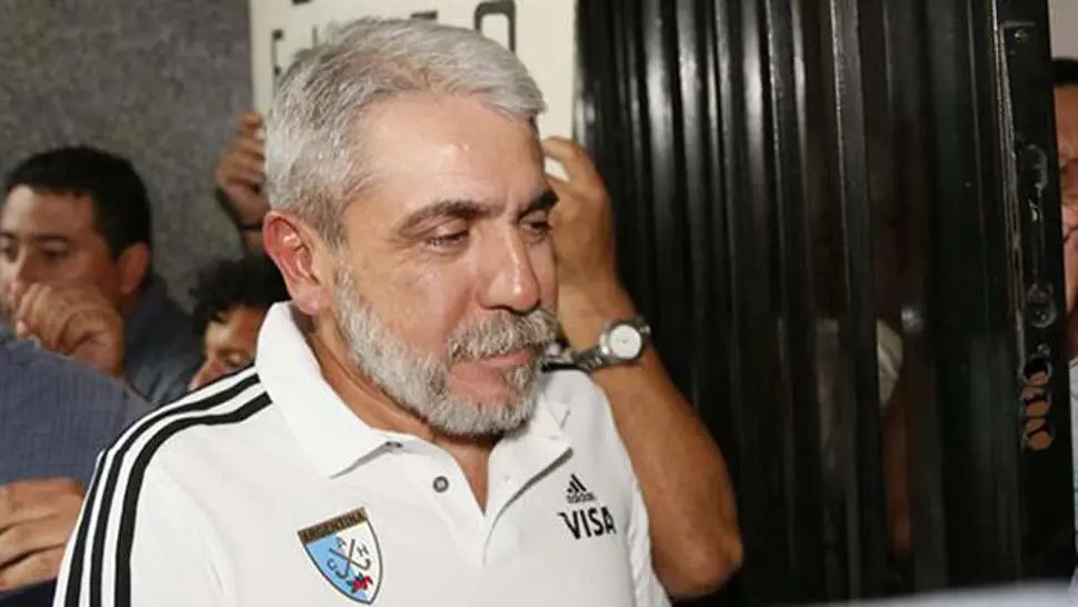  Aníbal Fernández renunció a la presidencia de la Confederación de Hockey
