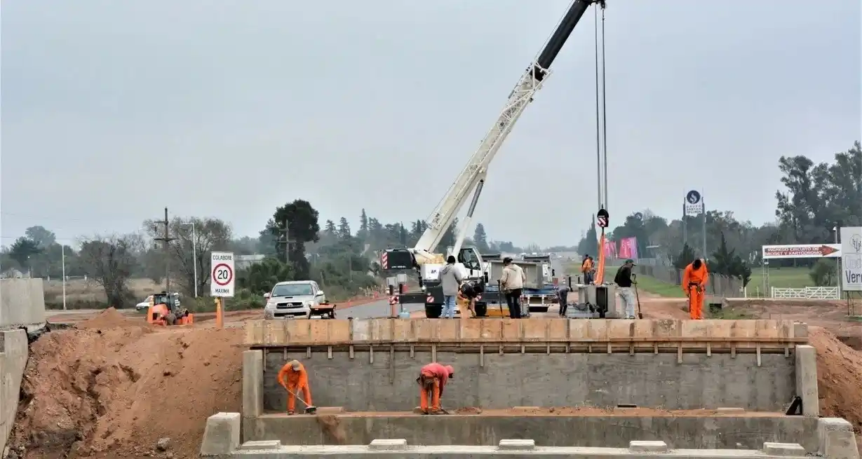 Se destaca que esta situación afecta tanto a la obra pública, como a los Desarrolladores Privados.