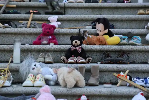 Juez emite orden de captura contra presunto abusador de 14 niños