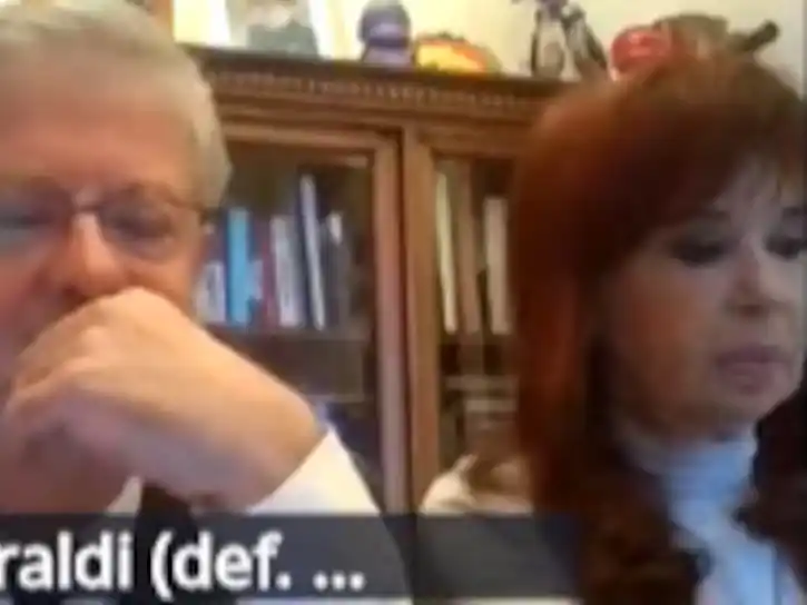 Cristina Kirchner, a la izquierda de su abogado Carlos Beraldi.