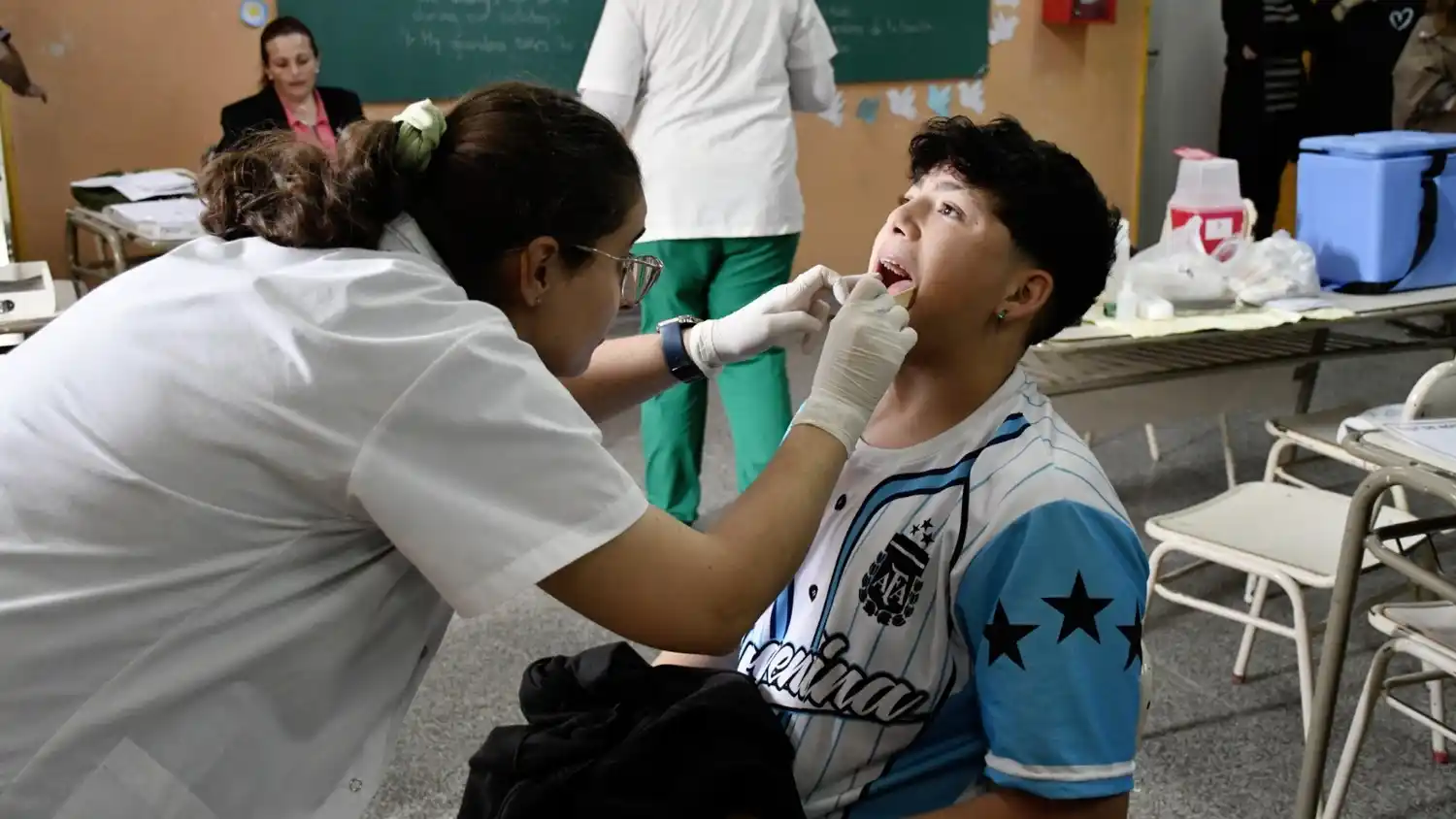 Realizaron una jornada de salud en barrio Parque y alumnos completaron sus certificados escolares