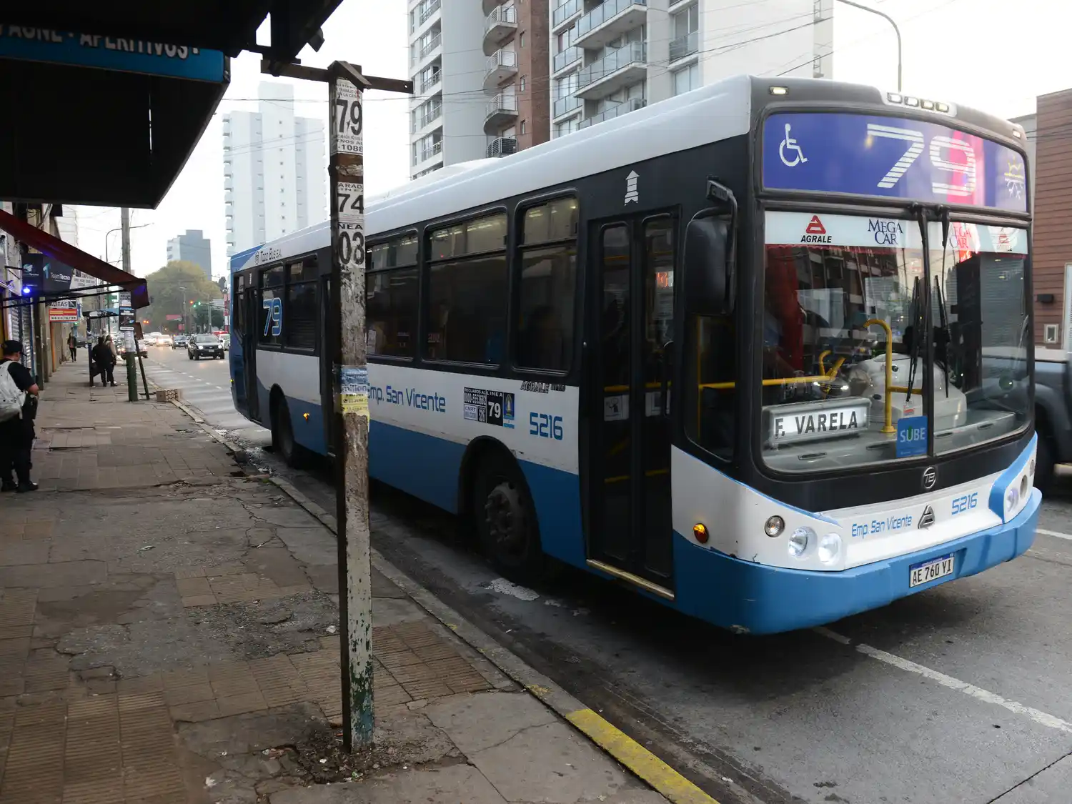 La 79 es una de las líneas de colectivos de DOTA que prestan servicio este jueves.