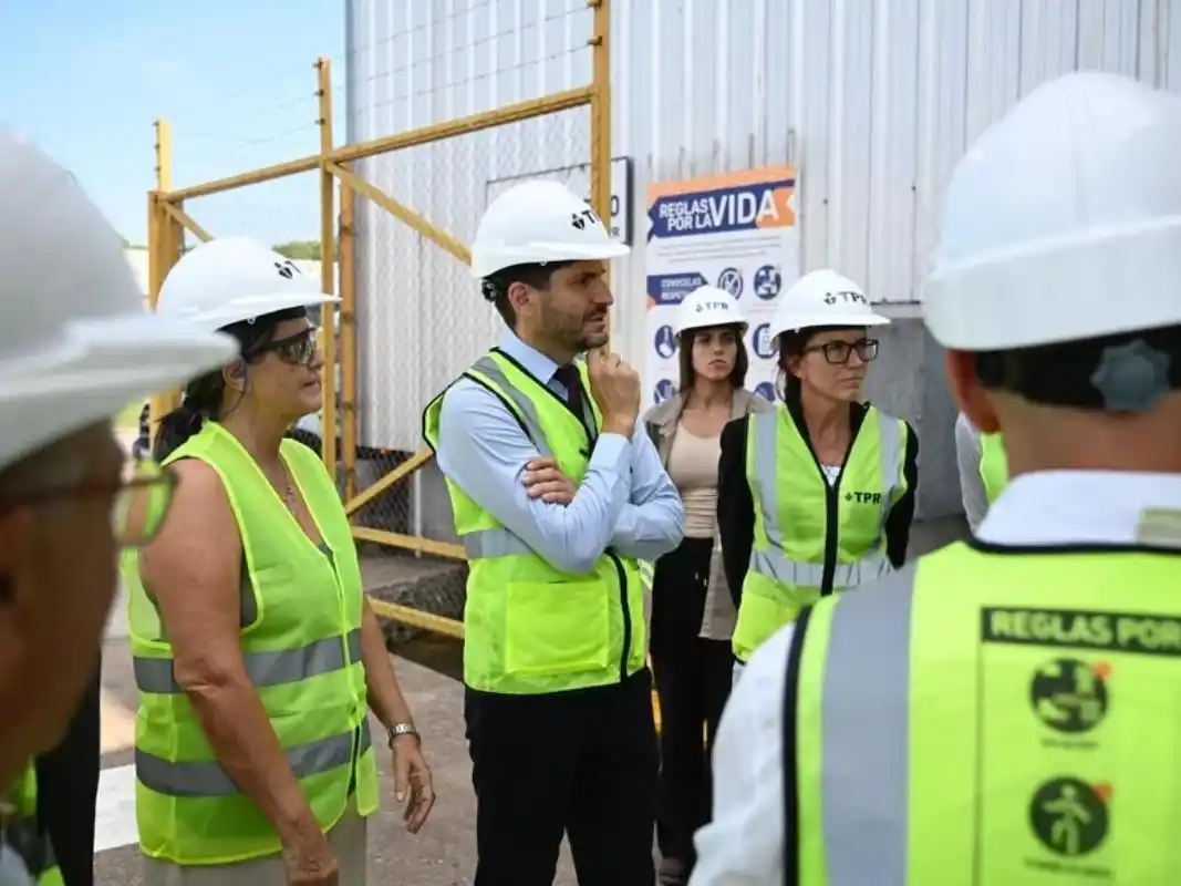 "Trabajamos muchísimo para esto, y hoy podemos mostrar que este envío sale desde aquí y no desde otro puerto de la Argentina", dijo Pullaro.