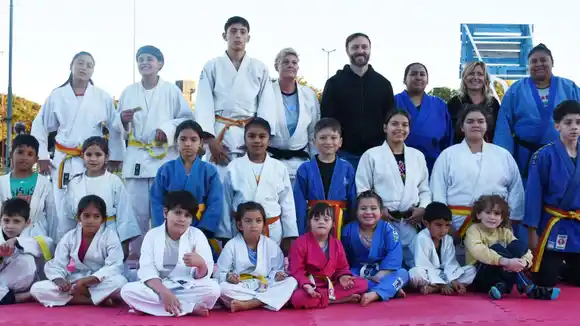 Azcué destacó el impacto del deporte como herramienta de inclusión en los barrios concordienses