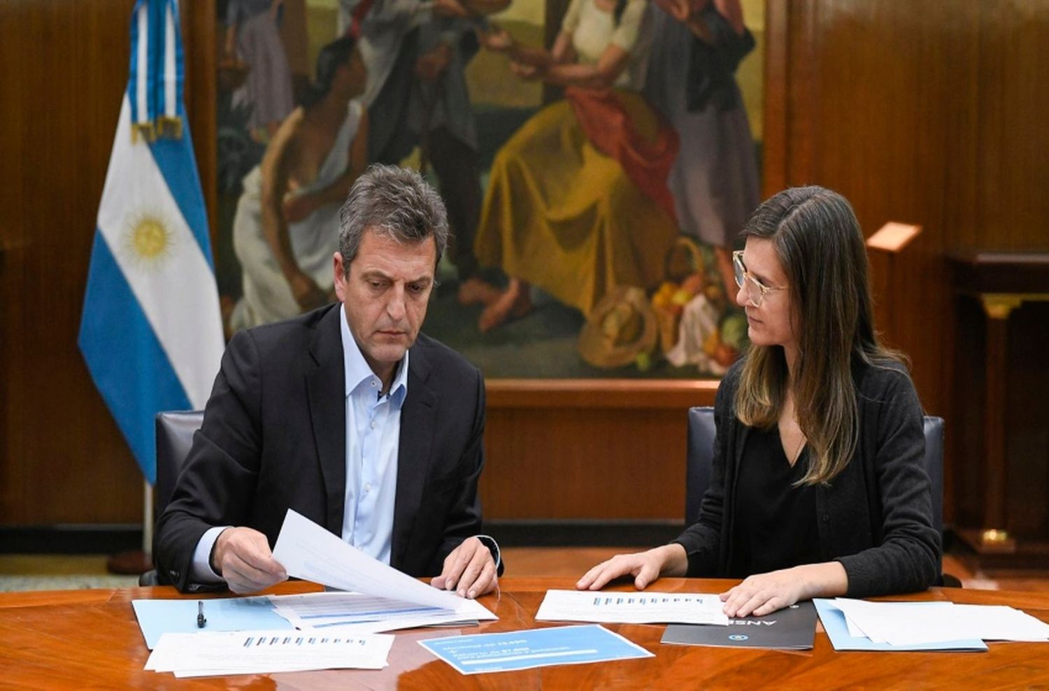 Las jubilaciones subirán 15,53% y habrá un bono de hasta $7000 por tres meses