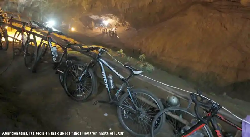 Tailandia: equipo juvenil de fútbol atrapado en una cueva