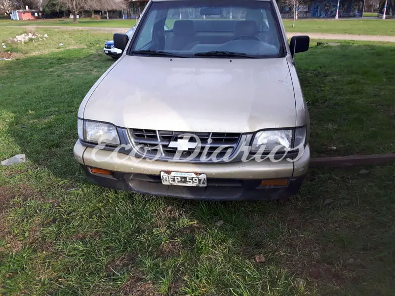 Hallan camioneta robada oculta en un galpón para ser desarmada