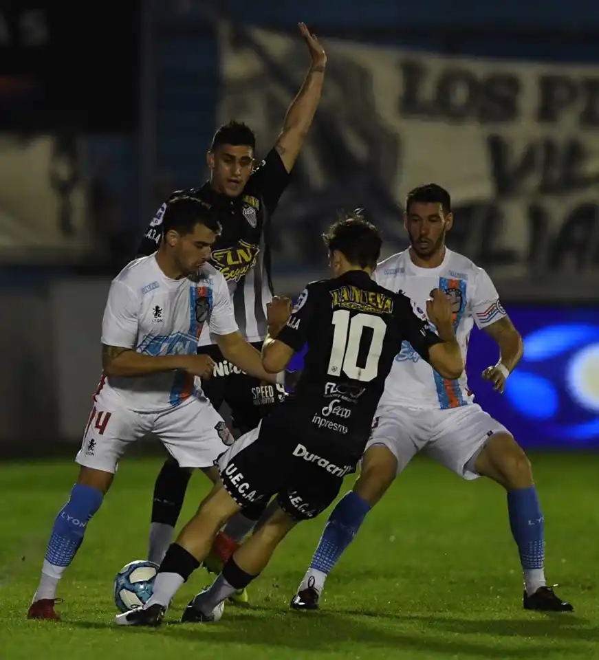 El golazo de García y el que debió haber sido de González Metilli en Arsenal-Estudiantes