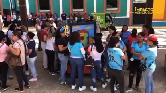 ¡DESATENDIDOS! Más de 18.000 docentes se declaran en asamblea permanente por falta de pago