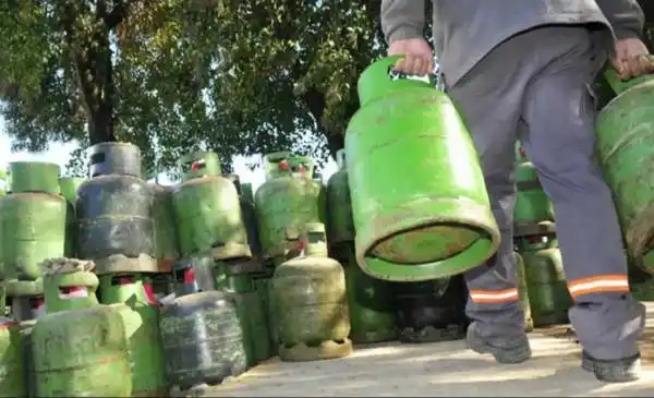 Durante el periodo comprendido entre el primero de abril y el 30 de septiembre de cada año, el subsidio cubrirá el consumo de dos garrafas mensuales.