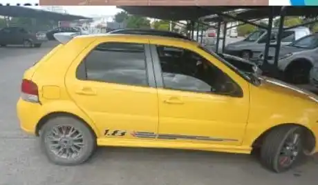 Tras una breve persecución, detuvieron a un joven que circulaba en un auto robado