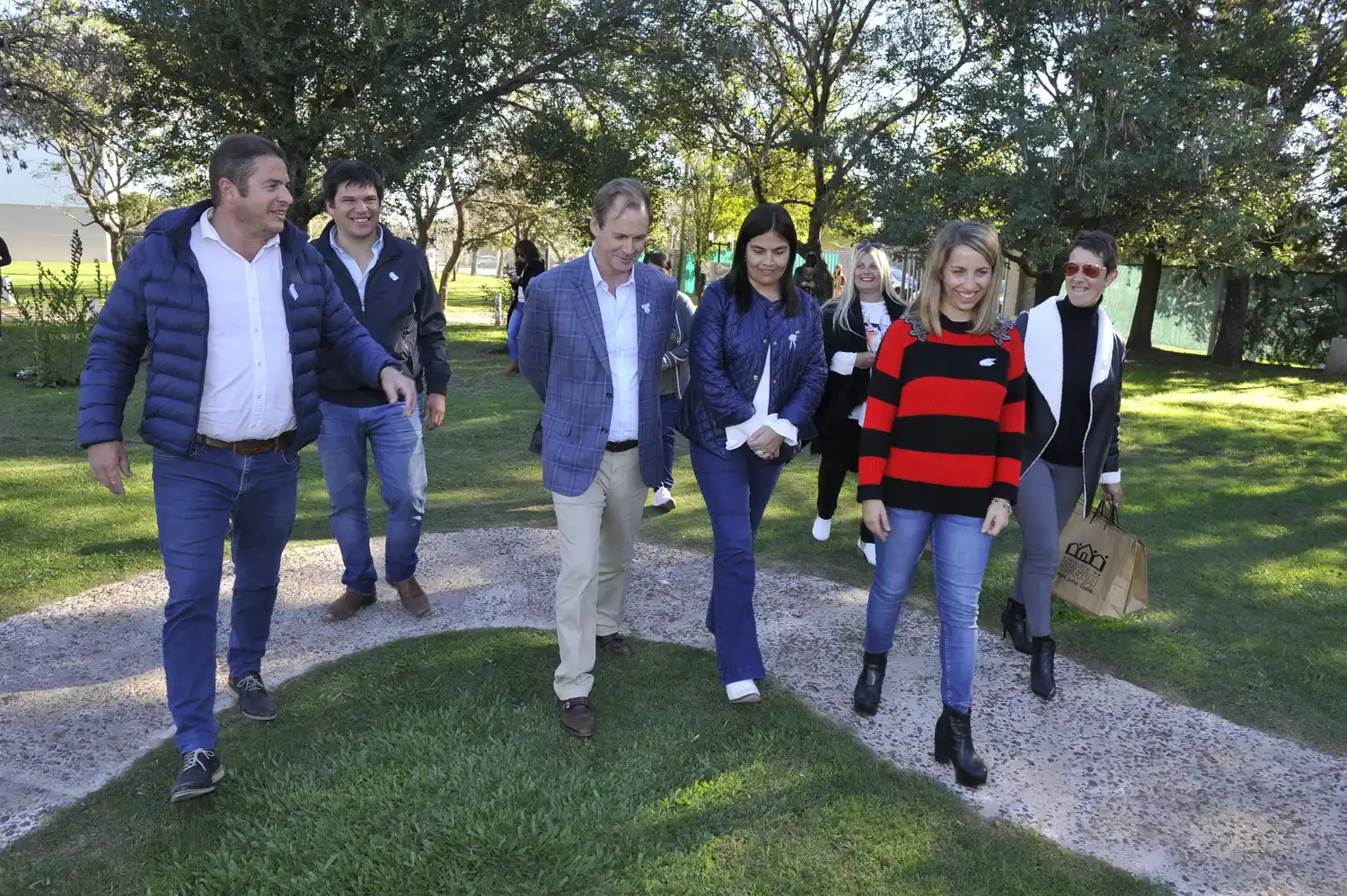 Bordet entregó una ambulancia y recorrió obras en Segui