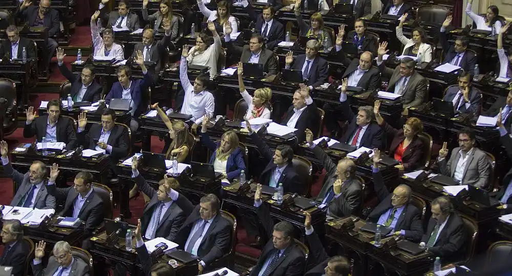 Oficializan aumento de 30 mil pesos para Diputados