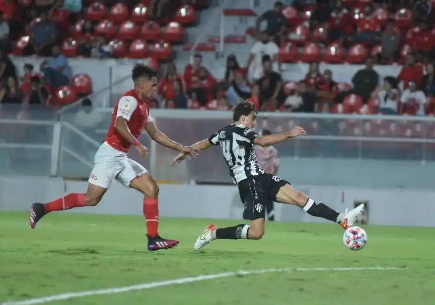 El gol de González Metilli para igualar el encuentro ante Independiente