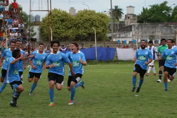 Defensores del Oeste empató y ascendió a Primera