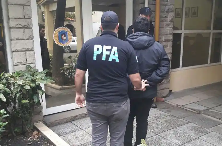 Un detenido por enviar mensajes antisemitas a través de Twitter