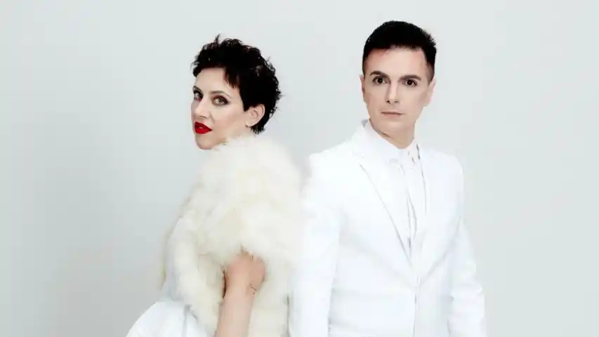 Miranda!. Dúo musical argentino de pop compuesto por los cantantes Alejandro Sergi y Juliana Gattas