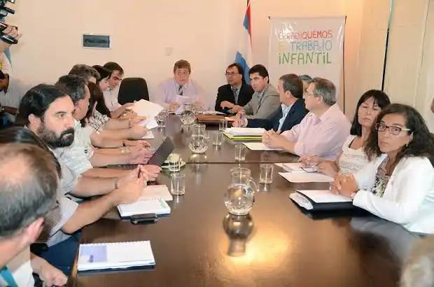 Docentes: el Gobierno ofreció un mínimo de $7950 para marzo y $8650 para julio