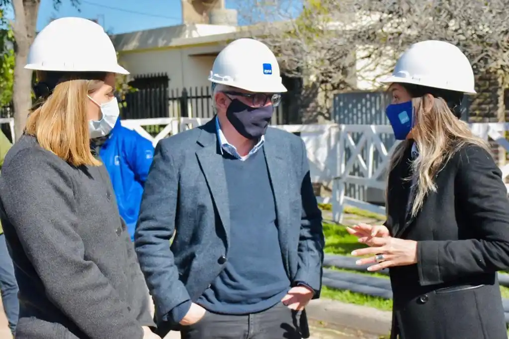 Galmarini y Zamora recorrieron una red de agua en Don Torcuato: "Quienes gobiernan hablan con sus presupuestos", destacó la presidenta de Aysa