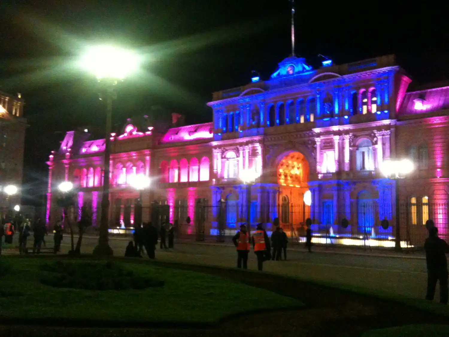 En pleno recuento de votos, la Policía interviene en Casa Rosada por una amenaza de bomba