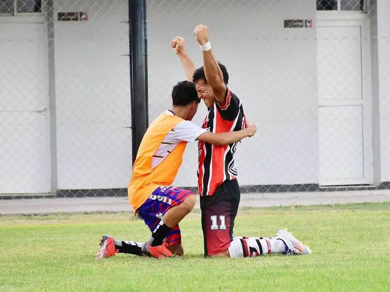 Defensores y 8 de Diciembre
empataron en un partidazo