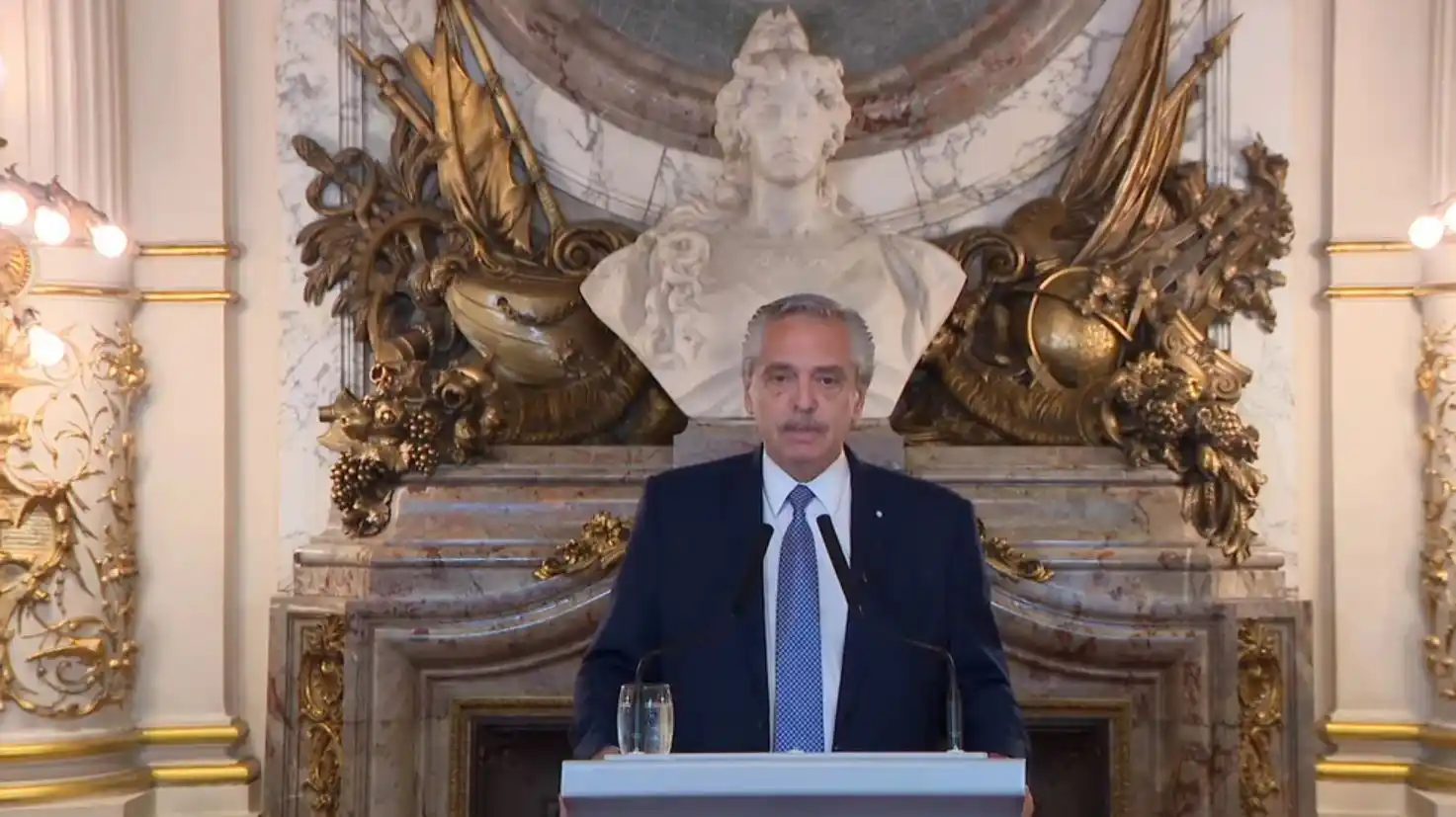 El Presidente pidió que se investigue el viaje de jueces, fiscales, funcionarios y empresarios de medios a Lago Escondido