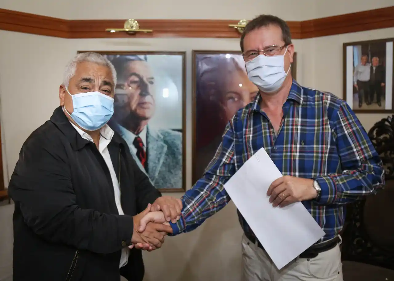 Creus juró como secretario de Salud, con el plan de vacunación como prioridad
