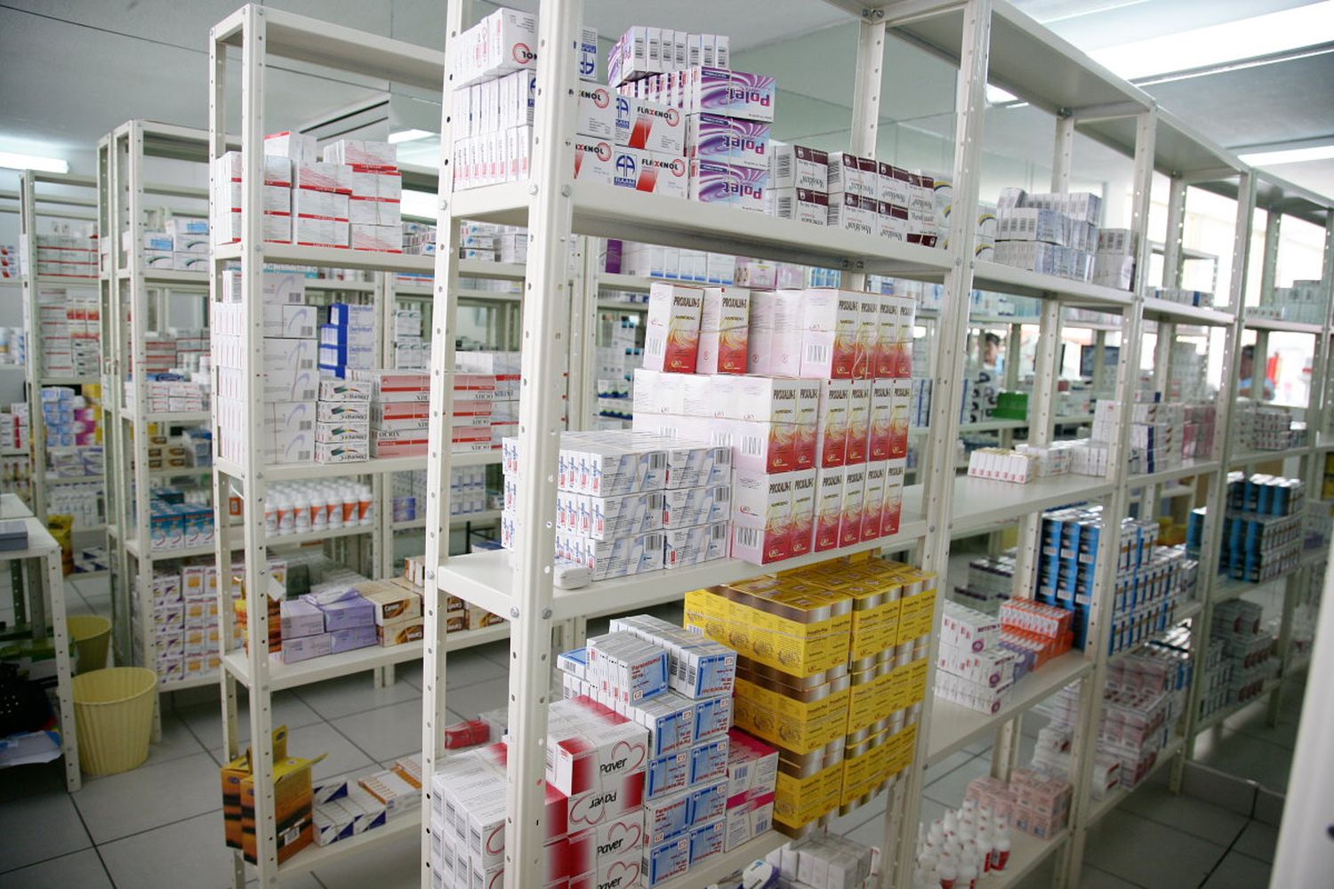 Advierten faltantes de medicamentos en farmacias