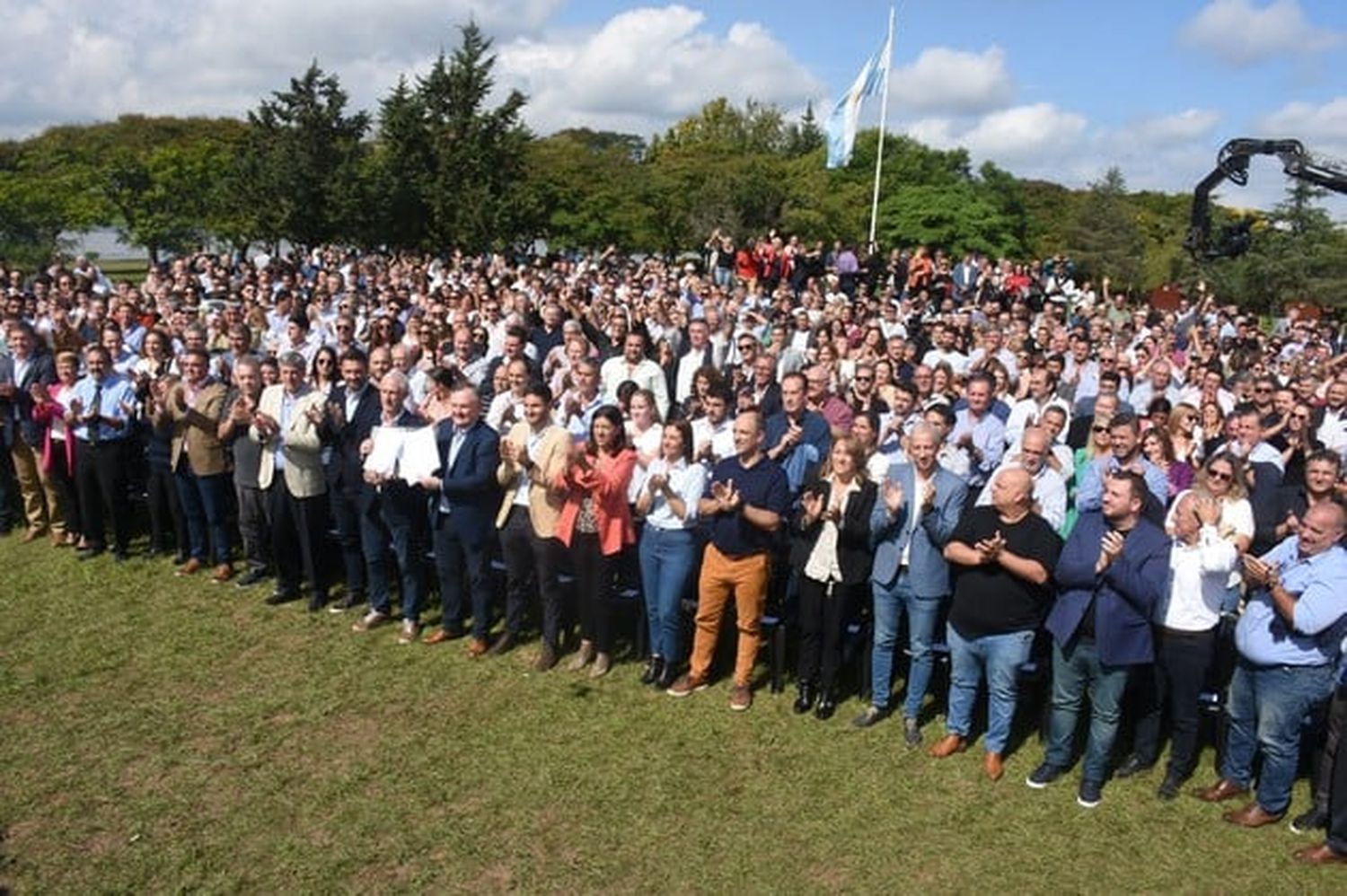 Unidos apunta a la elección de convencionales pero no descuida los comicios municipales y comunales